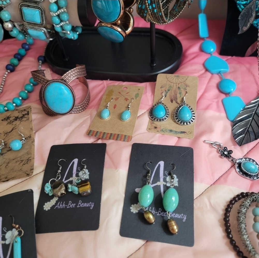 Huge bundle of southwestern Faux Turquoise jewelry style - Picture 6 of 11
